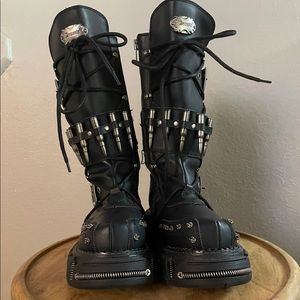 New Pleaser Demonia grunge/cosplay boots. Missing one rivet on right boot